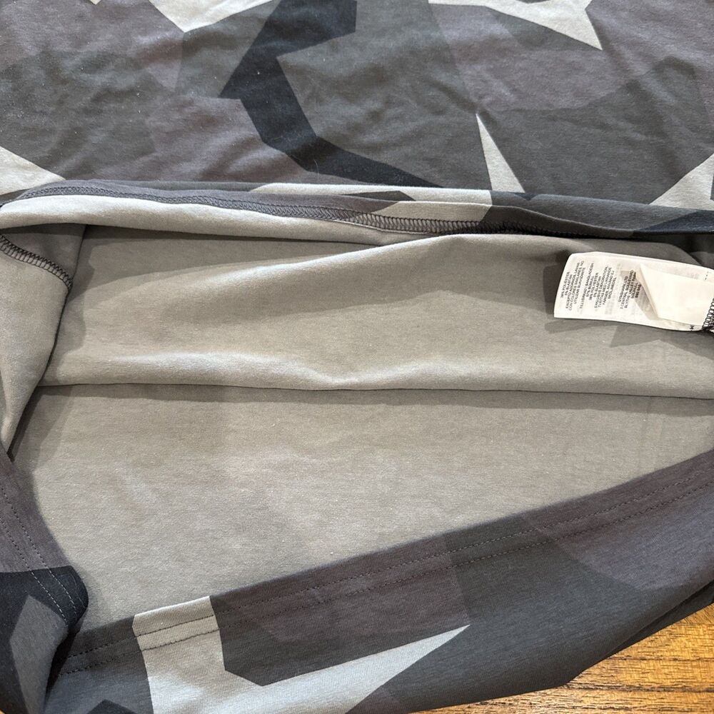 GYMSHARK Grey Camouflaged Design Size XL Cotton/Poly Tshirt GUC - Picture 6 of 11